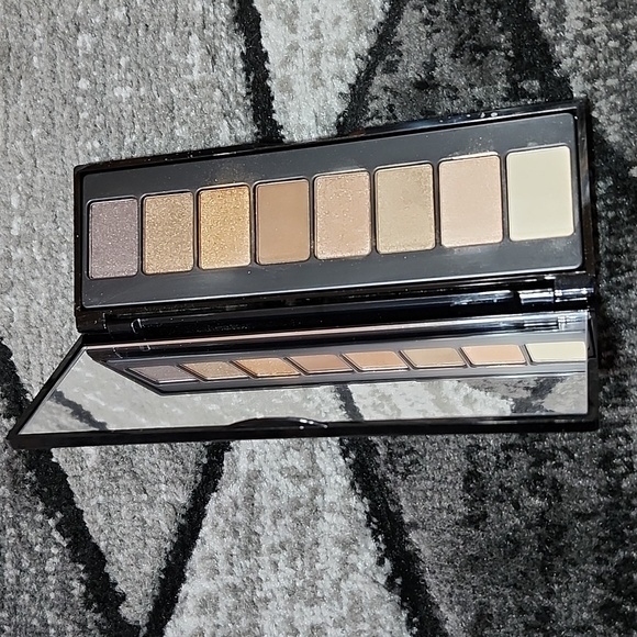 ELIZABETH ARDEN NEW YORK DISCONTINUED 2- 8 EYESHADOW PALETTES BUNDLE - Picture 3 of 9